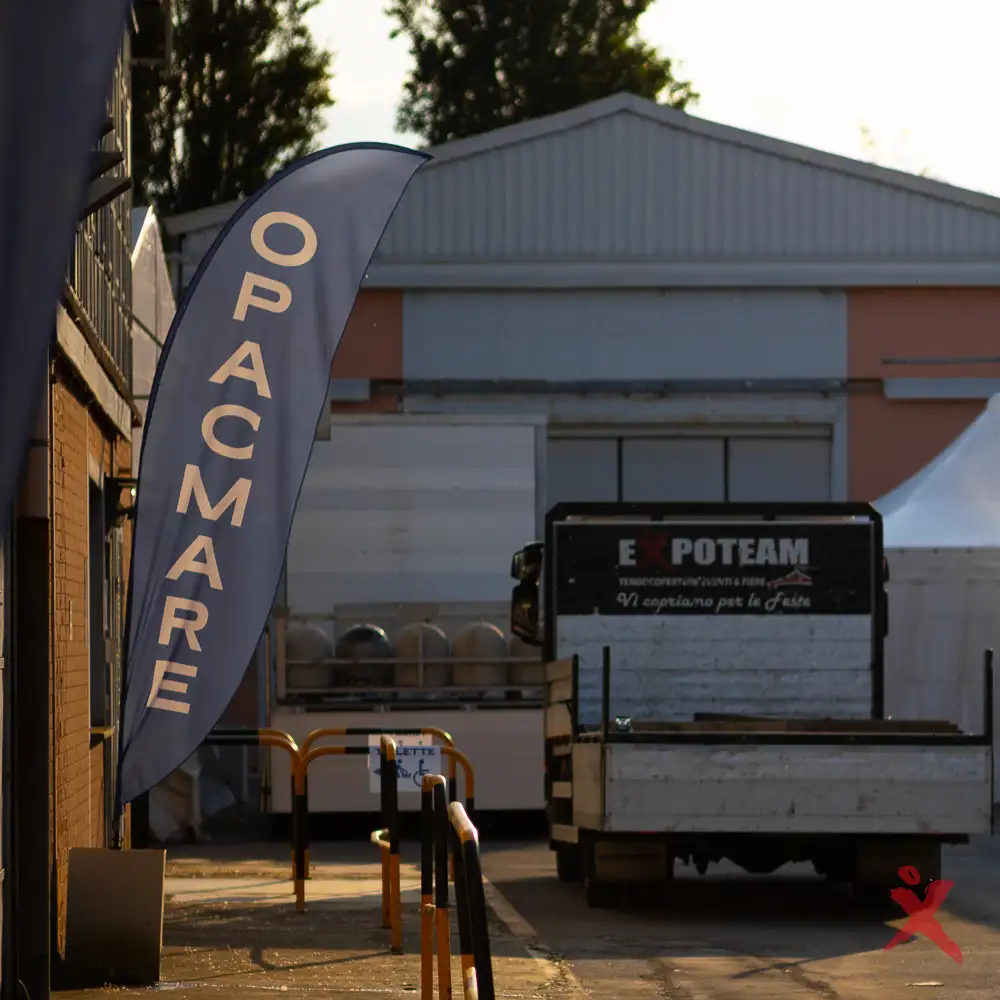 Allestimento temporaneo per evento aziendale Opacmare a Rivalta con tensostrutture e area catering
