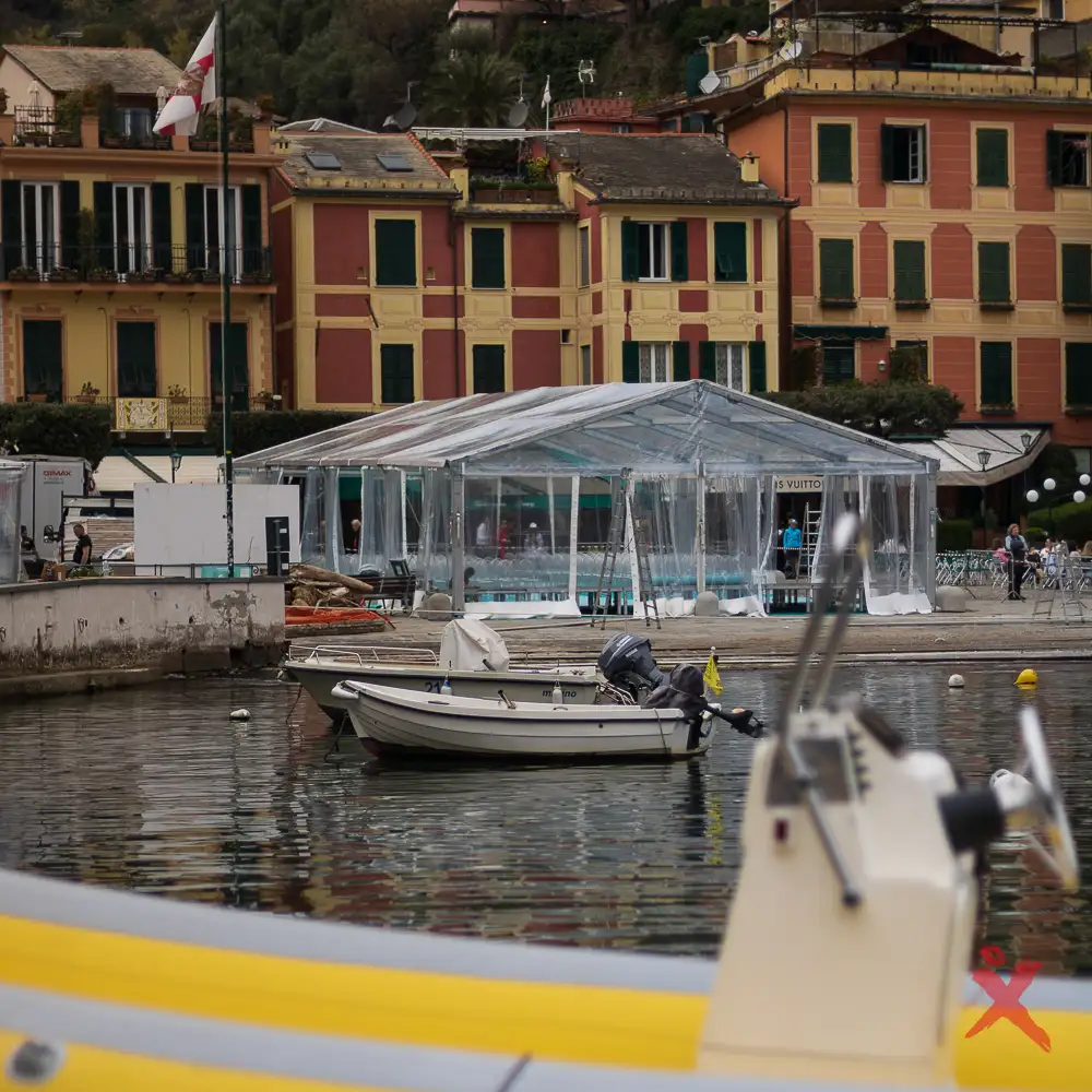 Allestimento luxury per Portofino Days con tensostrutture cristal e arredi eleganti